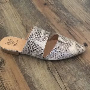 Beast fashion Maisy07 pu snake print flat mules